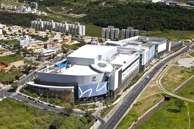 Vista aérea do Shopping Contagem e da região do bairro Cabral